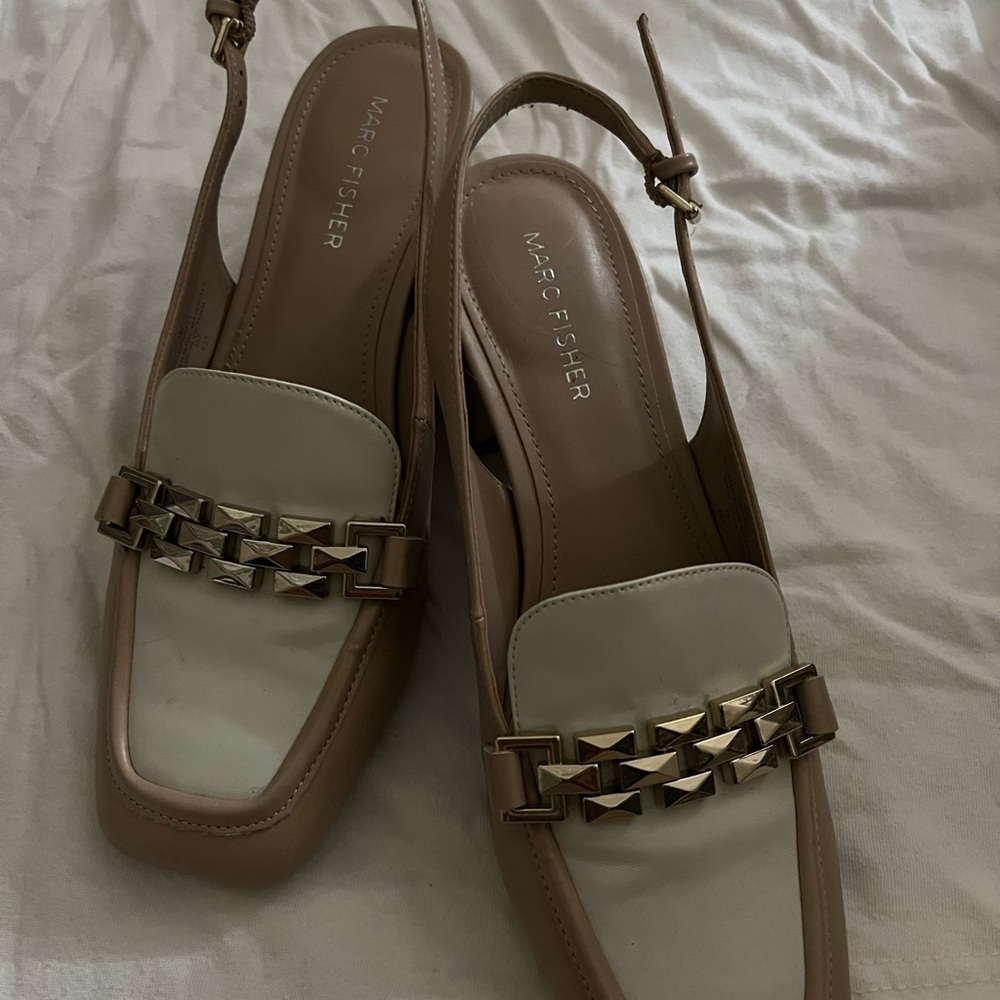 Marc Fisher Women's Cream and Tan Loafers
